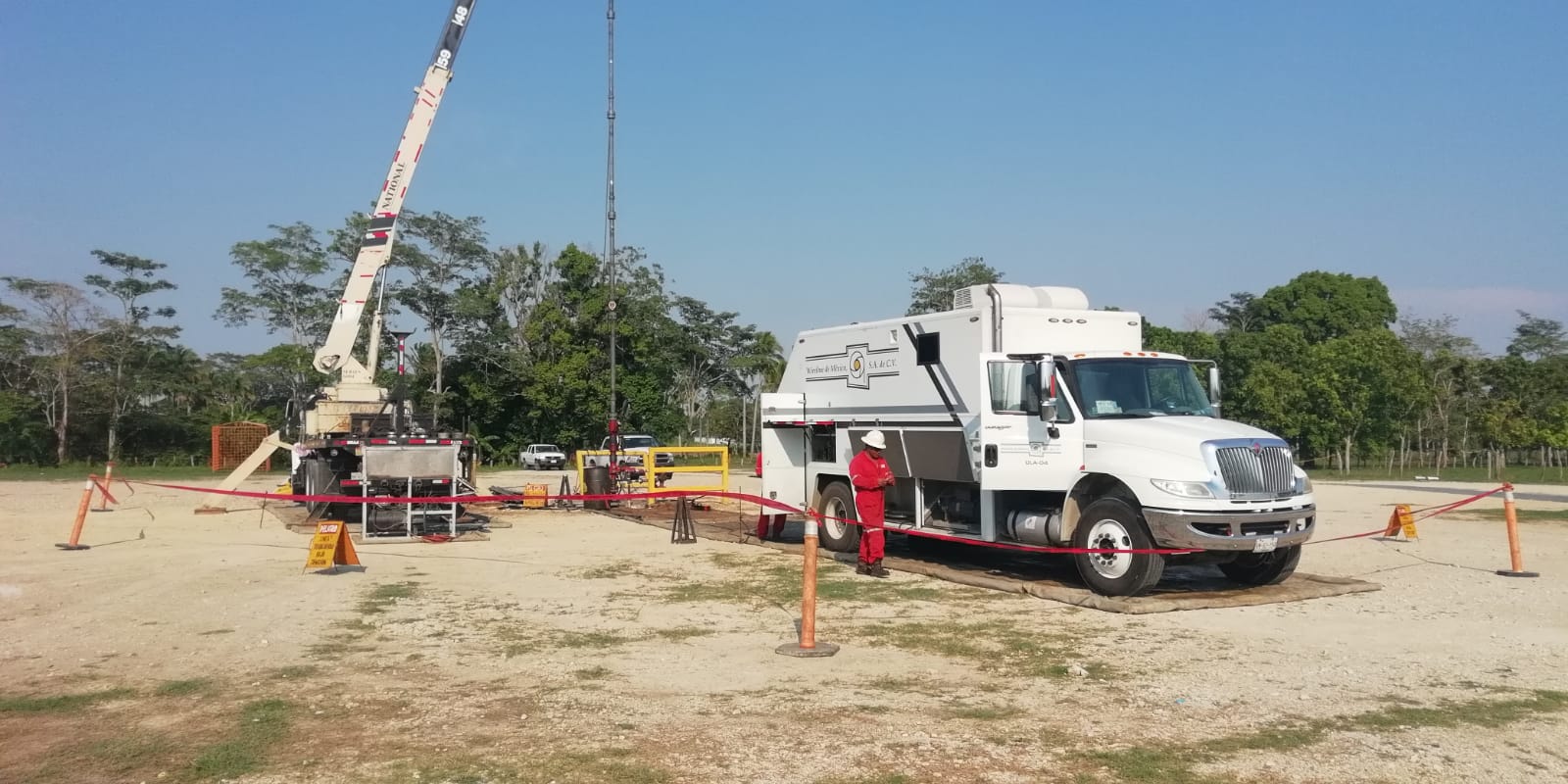 Camión pesado realizando maniobras